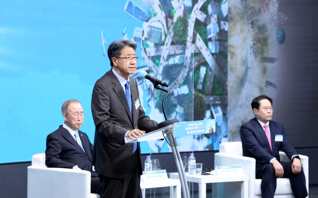 CityNet CEO offers congratulatory remarks and moderates at International Urban Resilience Forum